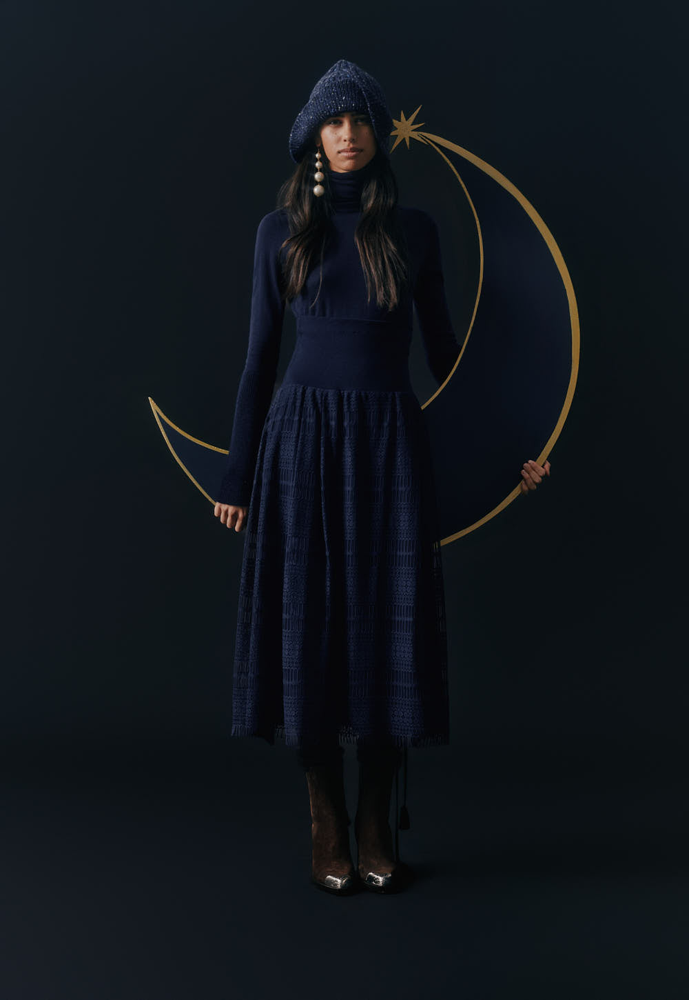 Antonia Zander Felina Skirt in Navy crafted from delicate lace with a wide rib-knit waistband made from RWS-certified virgin wool.