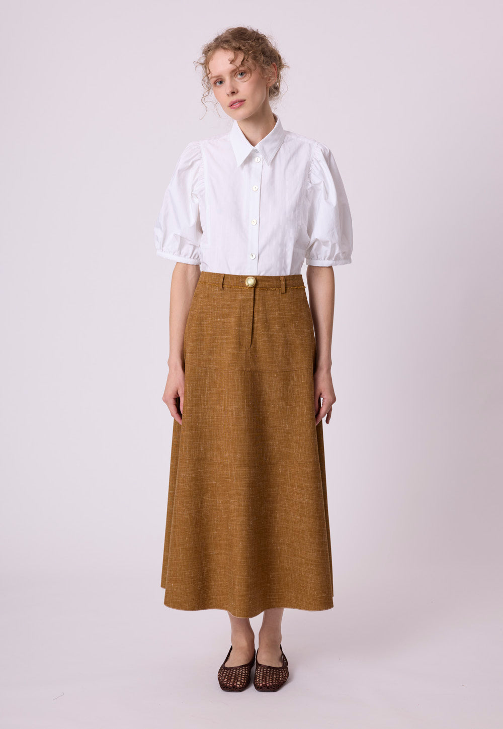 Silk viscose skirt in cognac styled with relaxed fit and movement