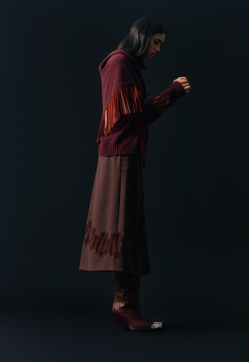 Side view of the Antonia Zander Romina Skirt in bordeaux styled with a cashmere Triangolo and knitwear.