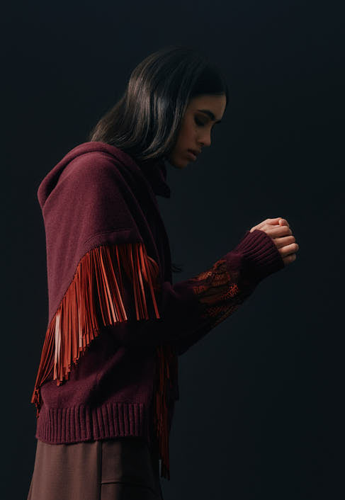 Antonia Zander Anina Triangolo cashmere scarf in shiraz, side view with fringes
